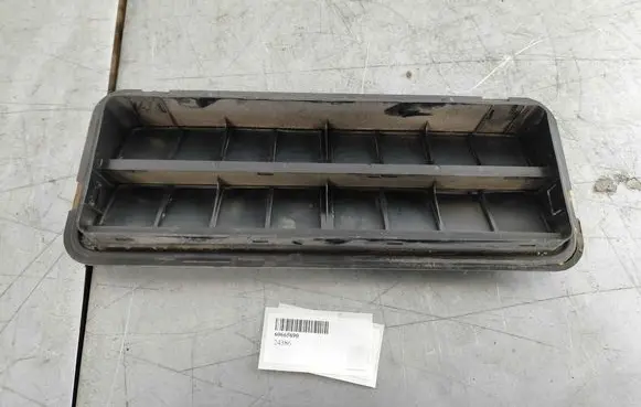 Maserati Quattroporte Quarter panel pressure vent 60665690