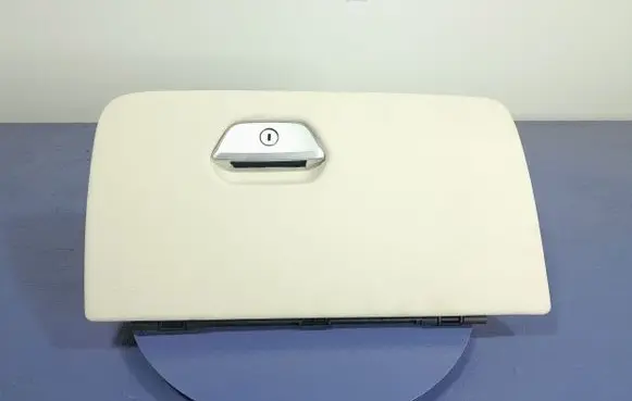 Glove box