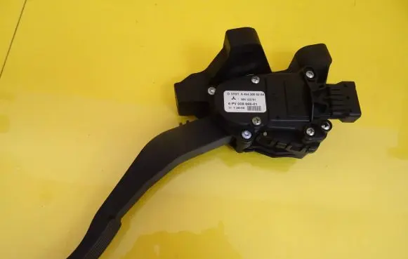 Mitsubishi Colt Accelerator throttle pedal A4543000204