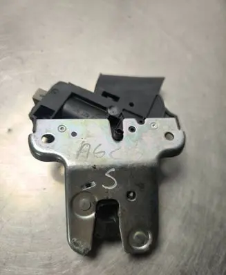 Seat Exeo (3R) Tailgate window lock/catch/latch 4F5827505D
