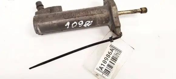 Volkswagen PASSAT B4 Clutch master cylinder 678FTE23