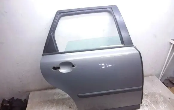 Volvo V50 Rear door 