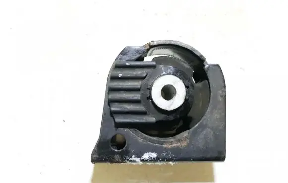 Toyota Auris 150 Engine mount bracket