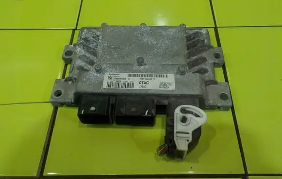 Ford Fiesta Engine control unit/module S180047003C 8V2112A650TC 8V21