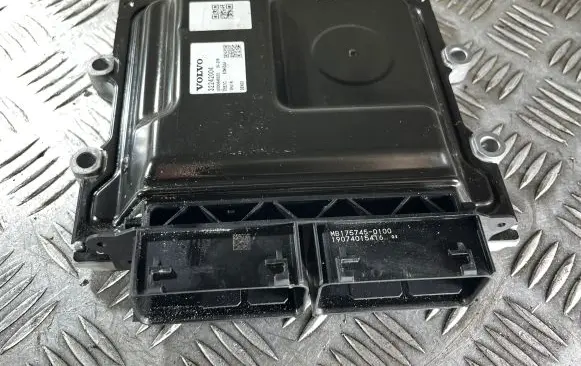Volvo XC90 Engine control unit/module 32242004