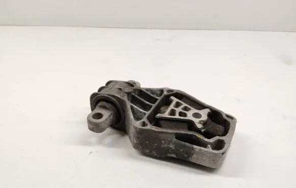 Engine mount bracket