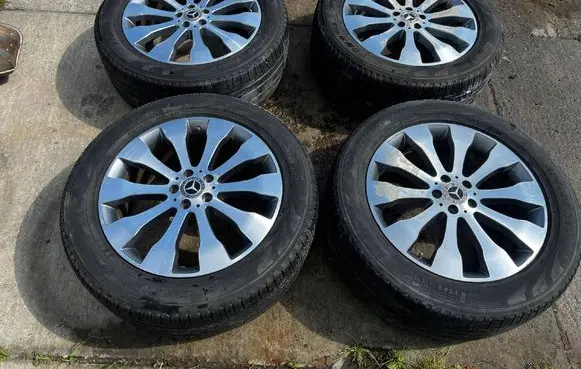 Mercedes-Benz GL X166 R20 alloy rim 