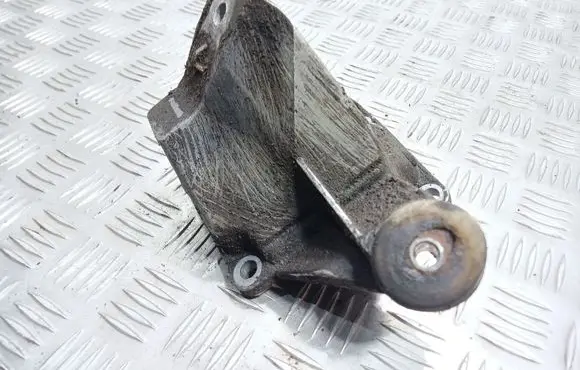Audi A6 S6 C4 4A Gearbox mounting bracket 4A0399114