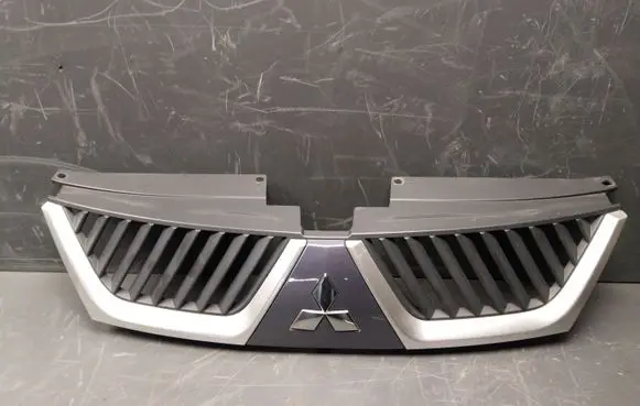 Mitsubishi Outlander Front bumper upper radiator grill 7450A038 7450A037ZZ