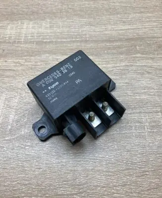 Mercedes-Benz E W211 Charging relay A0025423819