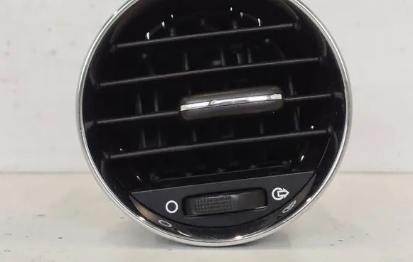 Peugeot 308 Dash center air vent grill 305038 Y05190