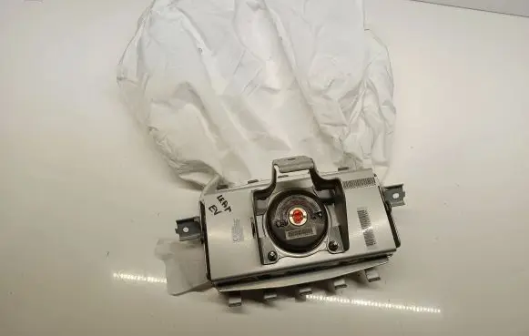 Nissan Leaf II (ZE1) Passenger airbag