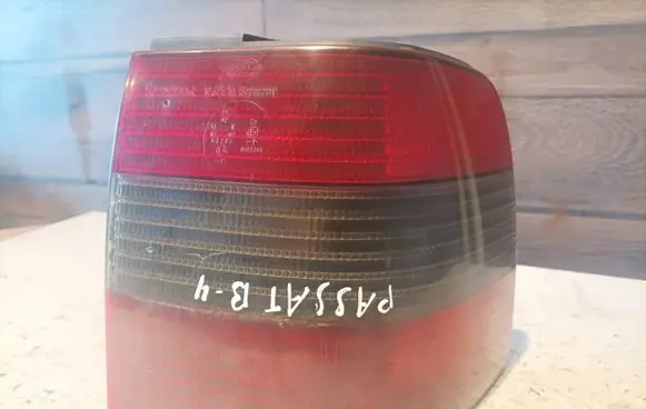 Volkswagen PASSAT B4 Rear/tail lights 0163301 63294