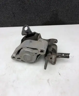Toyota Prius (XW20) Engine mount bracket