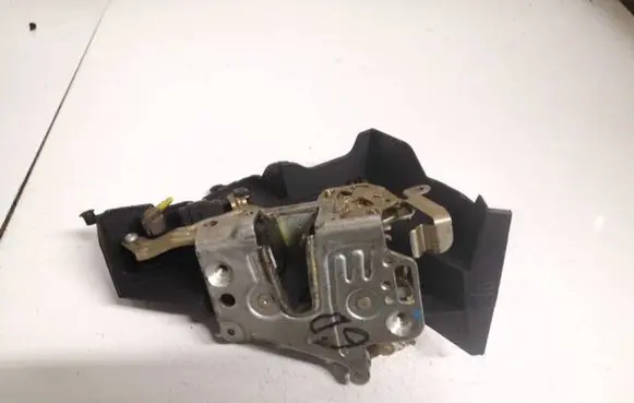 Mercedes-Benz C W202 Front door lock 2027300635