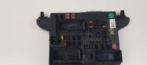 Opel Insignia A Fuse module 1327732102 13277321