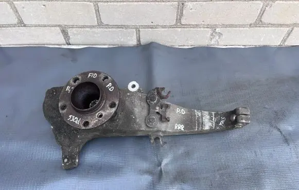 BMW 5 F10 F11 Front wheel hub