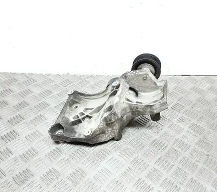 Engine mounting bracket