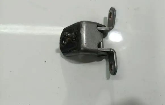 Nissan X-Trail T30 Rear door lower hinge 