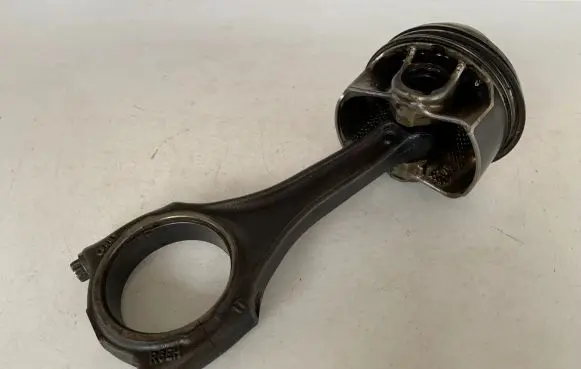 Audi Q7 4M Piston with connecting rod 06E198401E 06E107065EE 06E107066EE