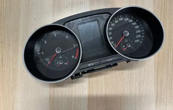 Volkswagen Polo V 6R Speedometer (instrument cluster) 6C0920741A