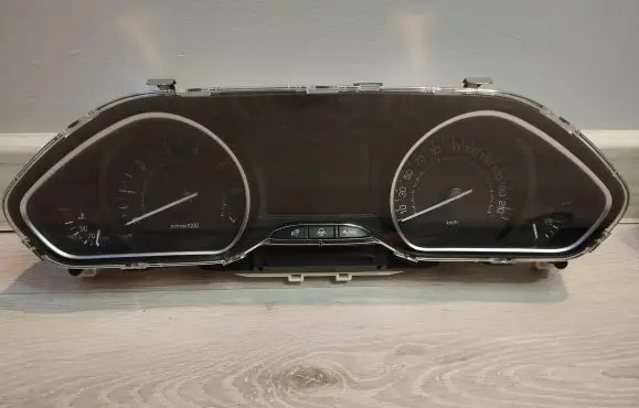 Peugeot 208 Speedometer (instrument cluster) 9806060380 E137SWHL0900 E137HWG3