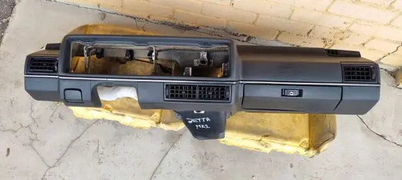 Volkswagen Jetta II Dashboard 191857075B