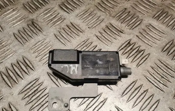 Mercedes-Benz ML W163 Aerial antenna amplifier 1638200089