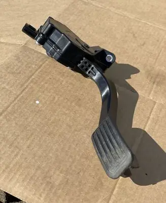 Toyota Yaris Accelerator throttle pedal 7811052020 1988007021