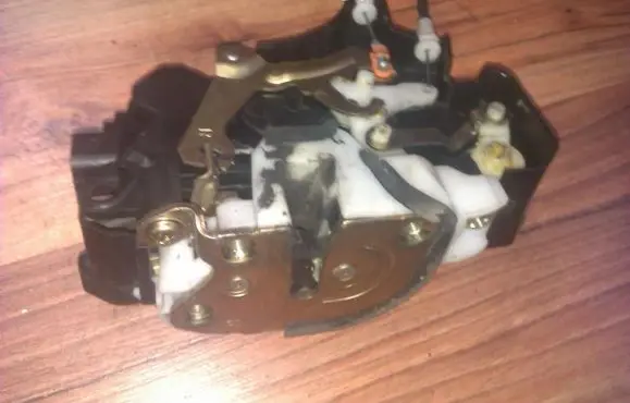 Mitsubishi Colt Front door lock