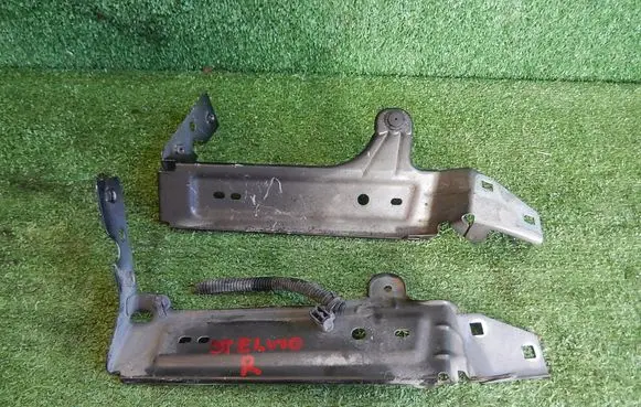 Alfa Romeo Stelvio Fender mounting bracket