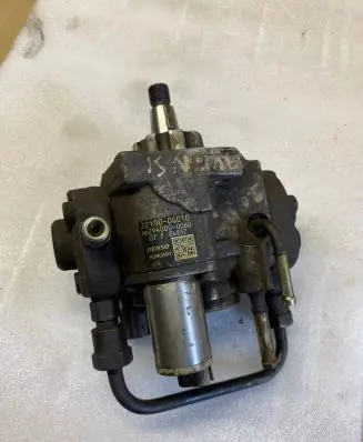 Toyota Avensis T250 Fuel injection high pressure pump 221000G010 HU2940000060