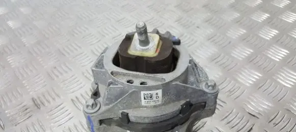 BMW 1 F20 F21 Engine mount bracket 6873704