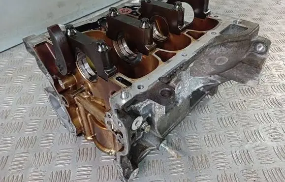 Nissan Micra Engine block 