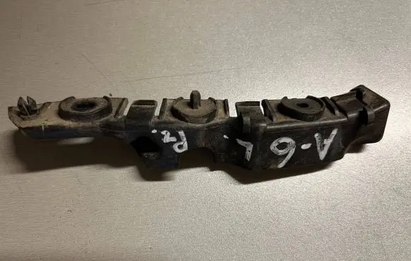 Audi A3 S3 8P Front bumper mounting bracket 8P0807183A