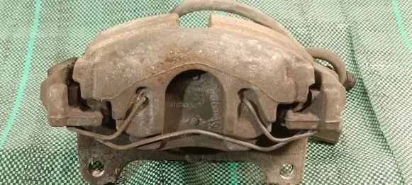 Volkswagen PASSAT B7 Front brake caliper 1K0615123E