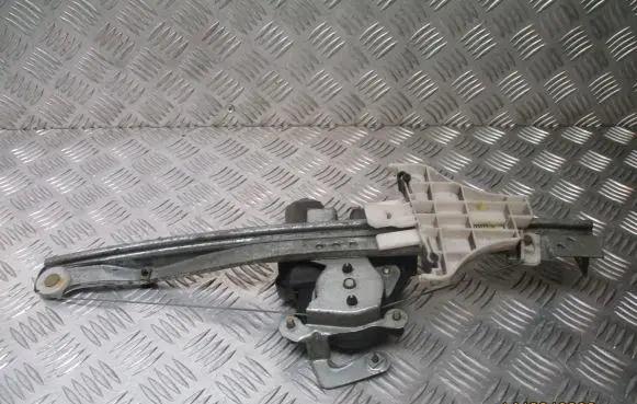 Ford Mondeo Mk III Front door electric window regulator 0130821773