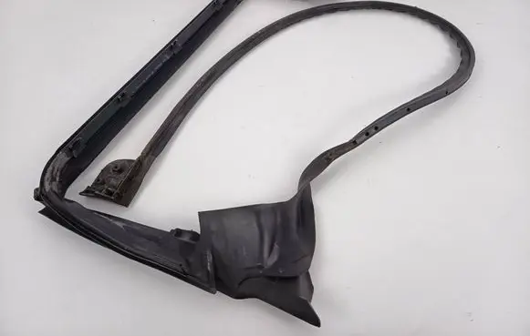 BMW 6 F06 Gran coupe Rubber seal rear door window/glass 7275319