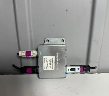 Mercedes-Benz A W176 Aerial antenna amplifier FPJA4638203789 A4638203789