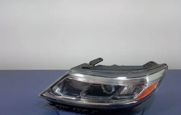 KIA Sorento Headlight/headlamp 92101-1U500