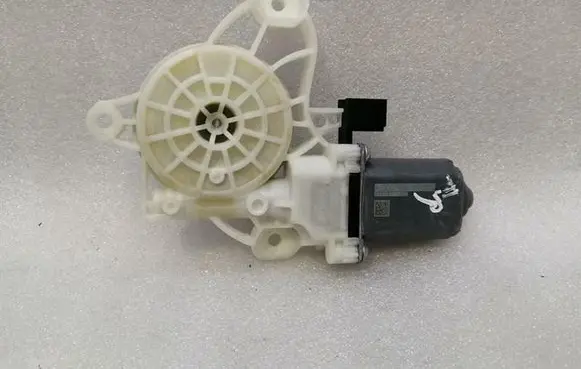 Mercedes-Benz A W177 AMG Front door window regulator motor A0009065706