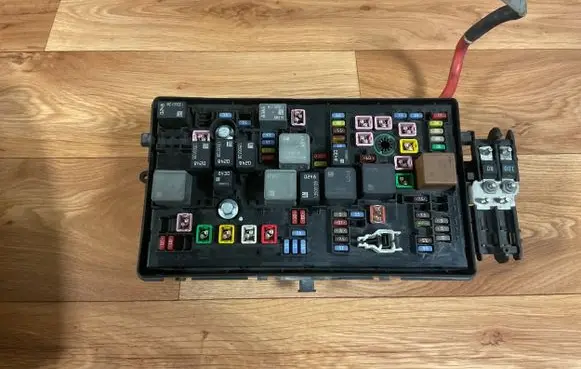 Opel Insignia A Fuse module 13222782 13255300