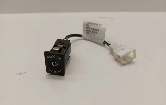 Volkswagen PASSAT B6 AUX in-socket connector 3C0971154