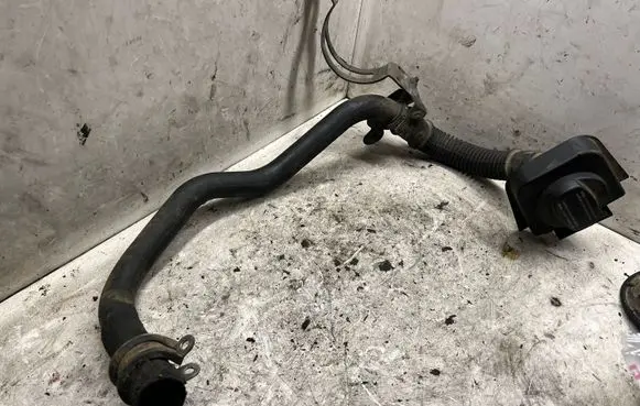 Mercedes-Benz Vito Viano W639 Oil fill pipe 0285591