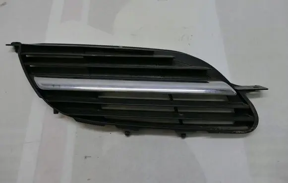 Nissan Almera Tino Front bumper lower grill