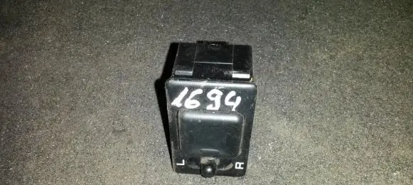 Nissan Primera Wing mirror switch Nenustatyta