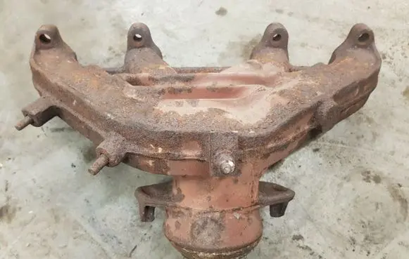 Volkswagen Jetta I Exhaust manifold 068253033