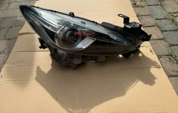 Mazda 3 II Headlight/headlamp BHR251030 S2409K068