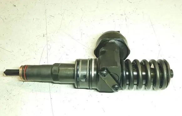 Volkswagen Golf V Fuel injector 0414720313