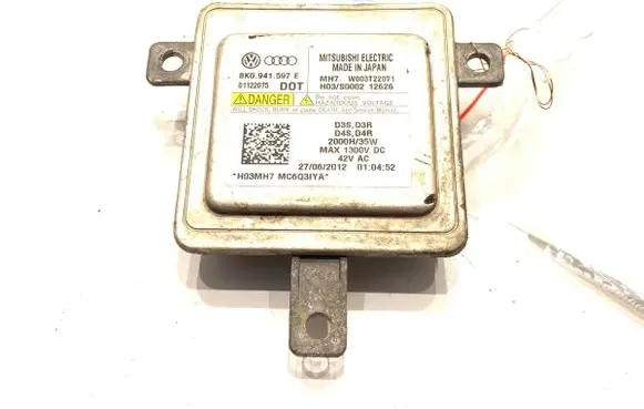 Volkswagen PASSAT CC Voltage converter/converter module 8K0941597E